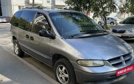 Chrysler Voyager III, 1998 год, 350 000 рублей, 2 фотография