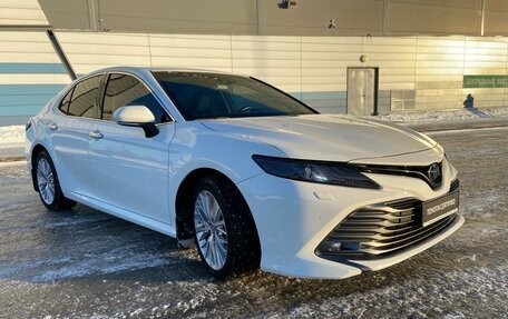 Toyota Camry, 2020 год, 3 299 000 рублей, 2 фотография