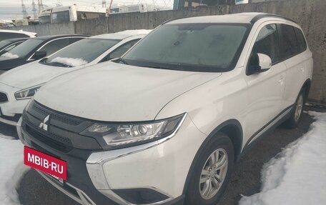 Mitsubishi Outlander III рестайлинг 3, 2022 год, 2 950 000 рублей, 6 фотография