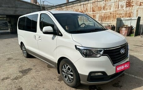 Hyundai H-1 II рестайлинг, 2019 год, 3 400 000 рублей, 2 фотография