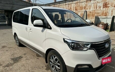 Hyundai H-1 II рестайлинг, 2019 год, 3 400 000 рублей, 15 фотография