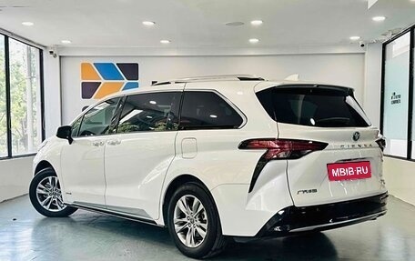 Toyota Sienna, 2022 год, 5 400 000 рублей, 4 фотография