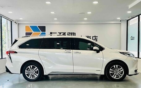 Toyota Sienna, 2022 год, 5 400 000 рублей, 6 фотография