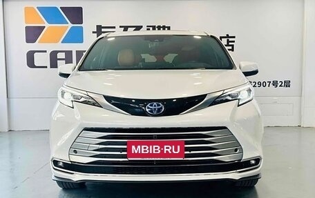 Toyota Sienna, 2022 год, 5 400 000 рублей, 7 фотография