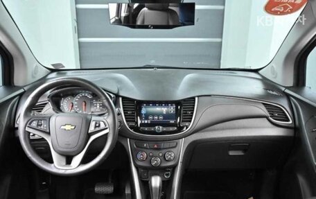 Chevrolet Trax, 2022 год, 1 200 000 рублей, 10 фотография