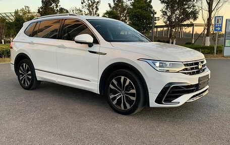 Volkswagen Tiguan II, 2022 год, 3 310 700 рублей, 1 фотография