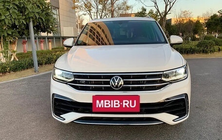 Volkswagen Tiguan II, 2022 год, 3 310 700 рублей, 2 фотография