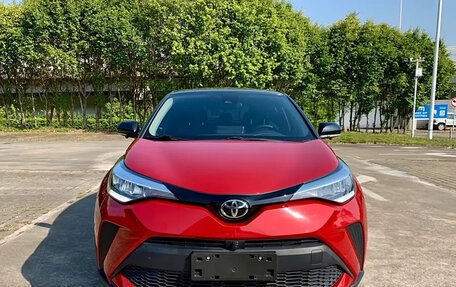 Toyota C-HR I рестайлинг, 2022 год, 1 900 000 рублей, 2 фотография