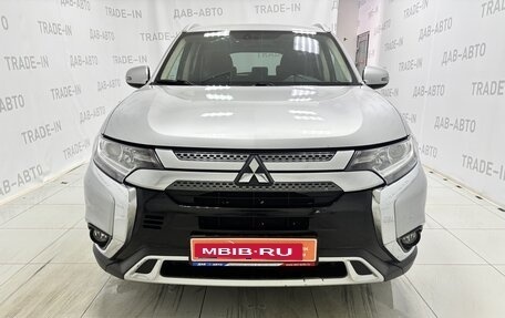 Mitsubishi Outlander III рестайлинг 3, 2018 год, 2 199 000 рублей, 2 фотография