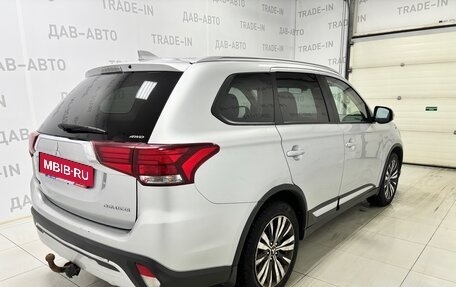 Mitsubishi Outlander III рестайлинг 3, 2018 год, 2 199 000 рублей, 4 фотография