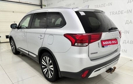 Mitsubishi Outlander III рестайлинг 3, 2018 год, 2 199 000 рублей, 6 фотография