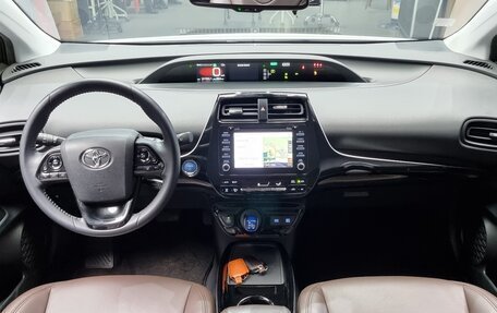 Toyota Prius IV XW50, 2021 год, 2 600 000 рублей, 10 фотография