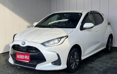 Toyota Yaris, 2021 год, 997 000 рублей, 32 фотография