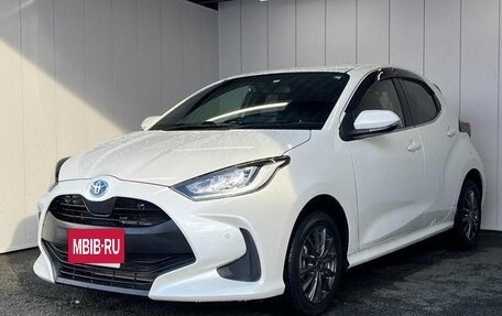 Toyota Yaris, 2021 год, 997 000 рублей, 38 фотография