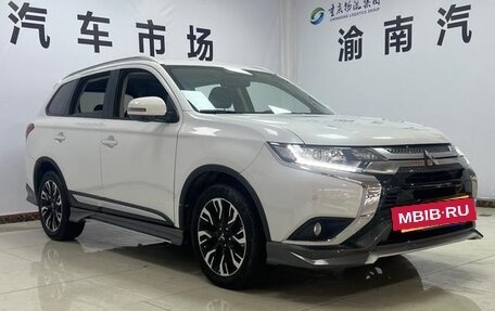 Mitsubishi Outlander III рестайлинг 3, 2020 год, 2 100 000 рублей, 5 фотография