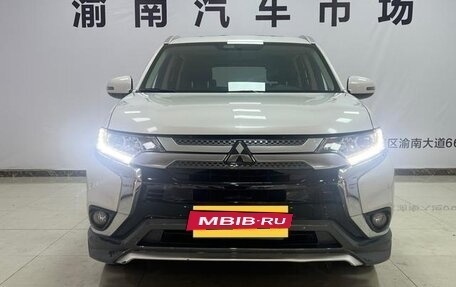 Mitsubishi Outlander III рестайлинг 3, 2020 год, 2 100 000 рублей, 2 фотография