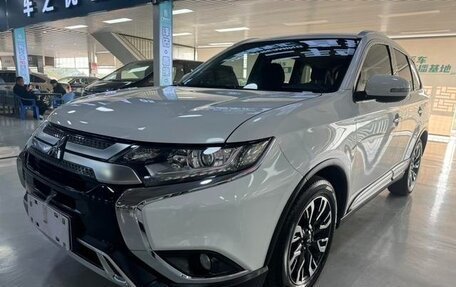 Mitsubishi Outlander III рестайлинг 3, 2021 год, 2 394 000 рублей, 1 фотография