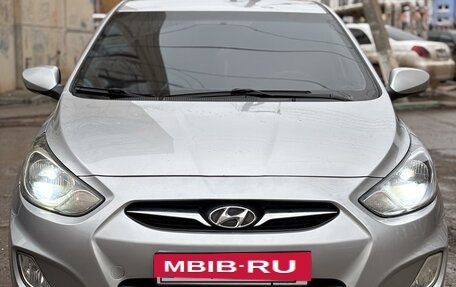 Hyundai Solaris II рестайлинг, 2011 год, 870 000 рублей, 2 фотография