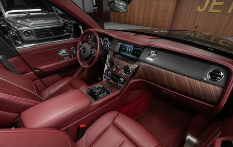 Rolls-Royce Cullinan, 2021 год, 52 632 000 рублей, 27 фотография