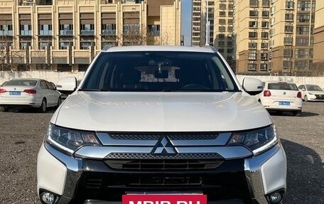 Mitsubishi Outlander III рестайлинг 3, 2021 год, 2 412 000 рублей, 8 фотография