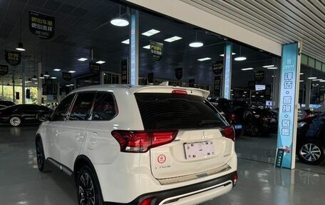 Mitsubishi Outlander III рестайлинг 3, 2021 год, 2 394 000 рублей, 3 фотография