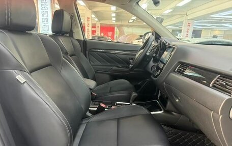 Mitsubishi Outlander III рестайлинг 3, 2021 год, 2 394 000 рублей, 8 фотография