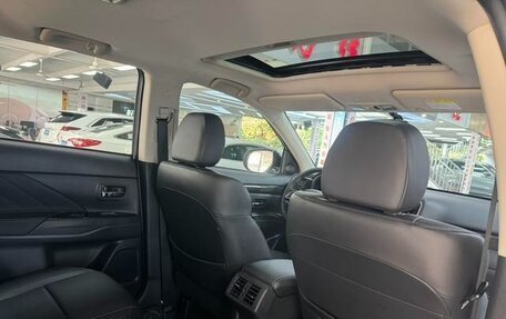 Mitsubishi Outlander III рестайлинг 3, 2021 год, 2 394 000 рублей, 10 фотография