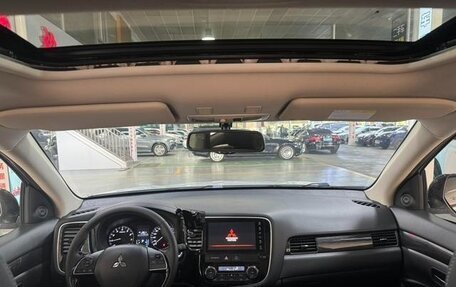 Mitsubishi Outlander III рестайлинг 3, 2021 год, 2 394 000 рублей, 7 фотография