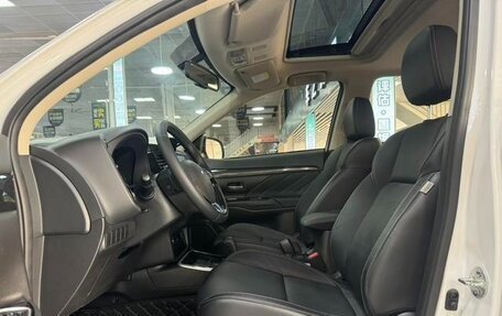 Mitsubishi Outlander III рестайлинг 3, 2021 год, 2 394 000 рублей, 16 фотография