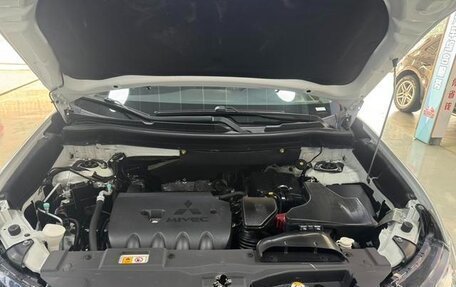 Mitsubishi Outlander III рестайлинг 3, 2021 год, 2 394 000 рублей, 15 фотография