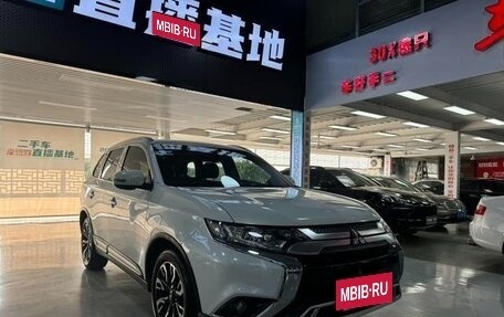 Mitsubishi Outlander III рестайлинг 3, 2021 год, 2 394 000 рублей, 18 фотография