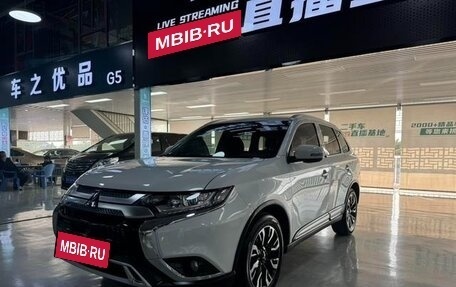 Mitsubishi Outlander III рестайлинг 3, 2021 год, 2 394 000 рублей, 6 фотография