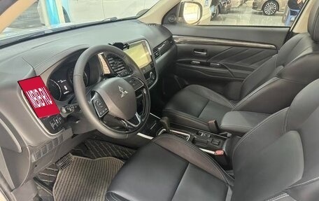 Mitsubishi Outlander III рестайлинг 3, 2021 год, 2 394 000 рублей, 12 фотография