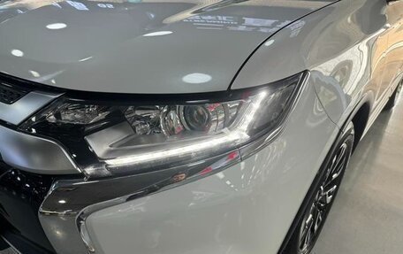 Mitsubishi Outlander III рестайлинг 3, 2021 год, 2 394 000 рублей, 19 фотография