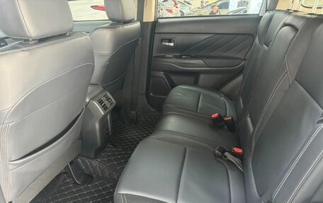 Mitsubishi Outlander III рестайлинг 3, 2021 год, 2 394 000 рублей, 20 фотография