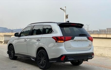 Mitsubishi Outlander III рестайлинг 3, 2021 год, 2 430 000 рублей, 2 фотография