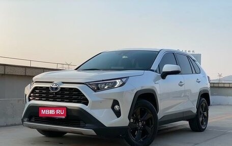 Toyota RAV4, 2021 год, 3 359 000 рублей, 1 фотография