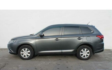 Mitsubishi Outlander III рестайлинг 3, 2016 год, 1 710 000 рублей, 8 фотография