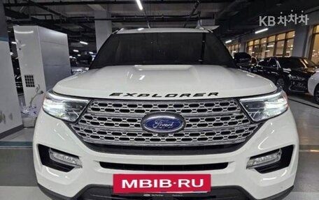 Ford Explorer VI, 2022 год, 3 370 000 рублей, 2 фотография