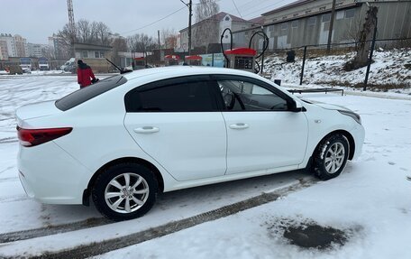 KIA Rio IV, 2018 год, 1 020 000 рублей, 2 фотография