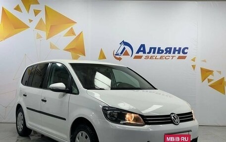 Volkswagen Touran III, 2011 год, 895 000 рублей, 1 фотография