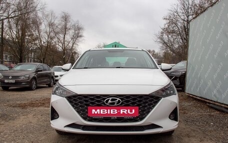 Hyundai Solaris II рестайлинг, 2021 год, 1 679 000 рублей, 2 фотография