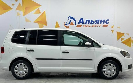 Volkswagen Touran III, 2011 год, 895 000 рублей, 2 фотография