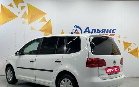 Volkswagen Touran III, 2011 год, 895 000 рублей, 5 фотография