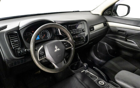 Mitsubishi Outlander III рестайлинг 3, 2014 год, 1 330 000 рублей, 11 фотография