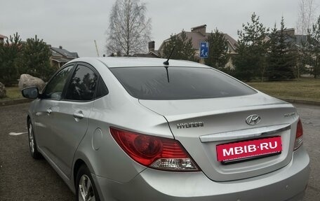 Hyundai Solaris II рестайлинг, 2011 год, 750 000 рублей, 5 фотография