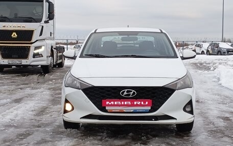 Hyundai Solaris II рестайлинг, 2021 год, 1 050 000 рублей, 2 фотография