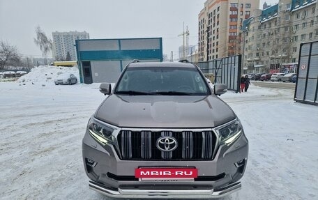 Toyota Land Cruiser Prado 150 рестайлинг 2, 2018 год, 5 850 000 рублей, 4 фотография