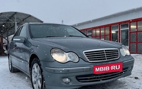 Mercedes-Benz C-Класс, 2004 год, 700 000 рублей, 2 фотография