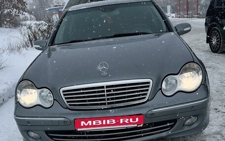 Mercedes-Benz C-Класс, 2004 год, 700 000 рублей, 3 фотография